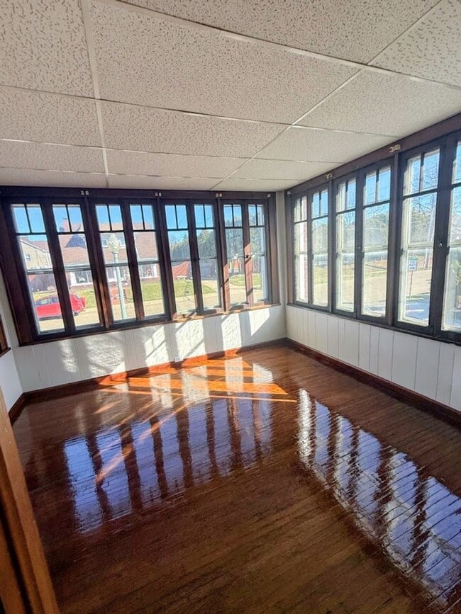 Building Photo - 3300 6th St SW