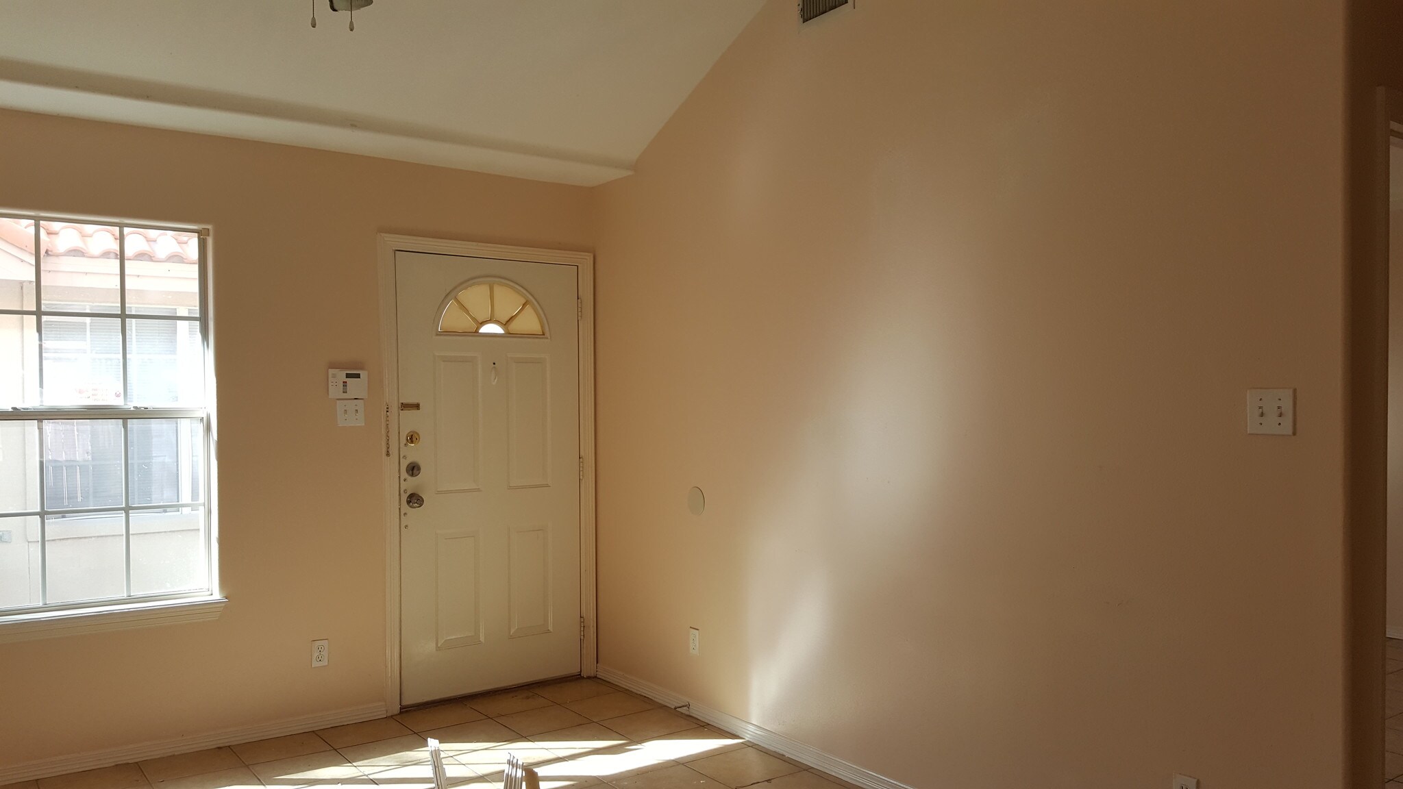 Living Room - 2512 Redbud Ave