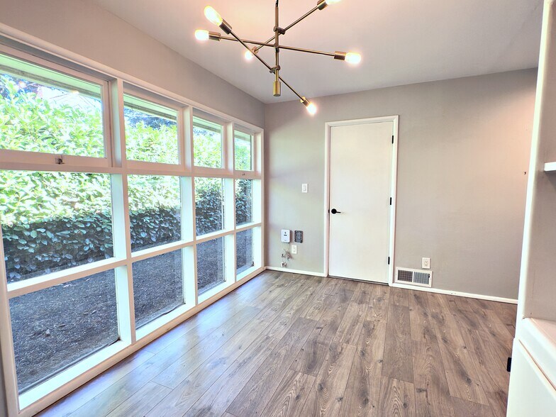 Building Photo - 1111 NE 112th Ave