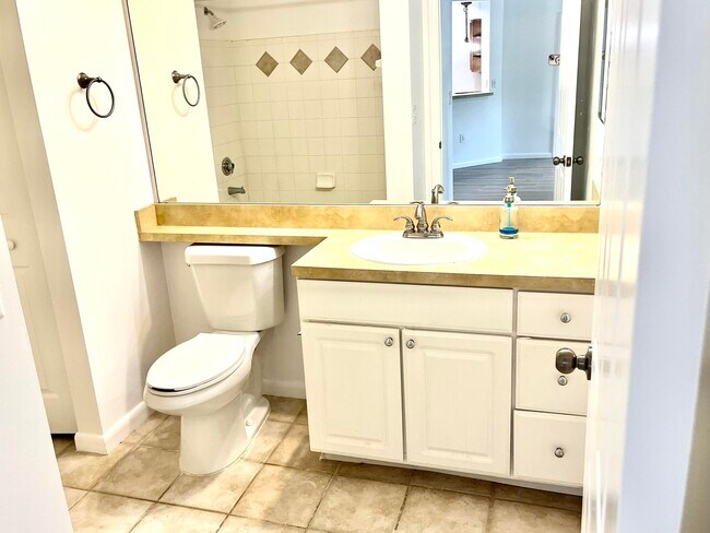 Building Photo - 9833 Baywinds Blvd