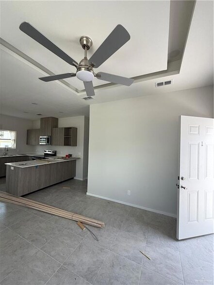 Building Photo - 402 N Alexandrite Ave