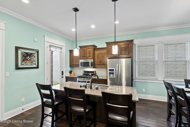 Building Photo - 10910 Kings Crown Dr