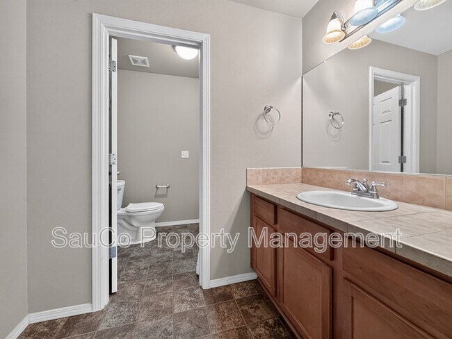 Building Photo - 1419 NE Lockheart Ln