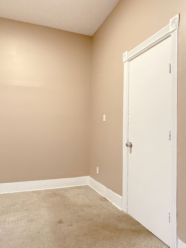 Building Photo - ZIGZAG, LLC:[TRAN][ZIGZAC][KT][CAG] 1942 S 16 ST