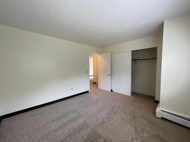 Building Photo - 385 Huse Rd