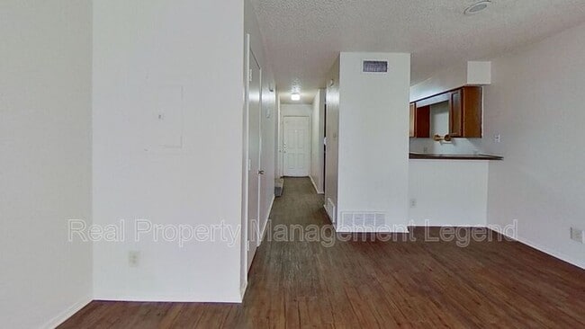 Building Photo - 8109 Silver Crk Rd