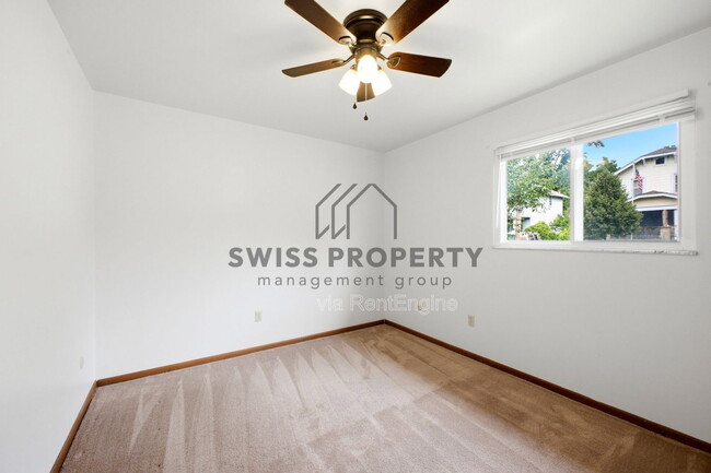 Building Photo - 1567 Briarwood Ave