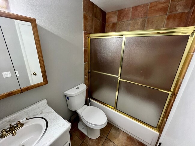 Building Photo - TWO STORY TOWNHOME, NEW FLOORING/CARPET, TWO TONE PAINT, STAINLESS APPLIANCES, WASHER/DRYER, CORN...