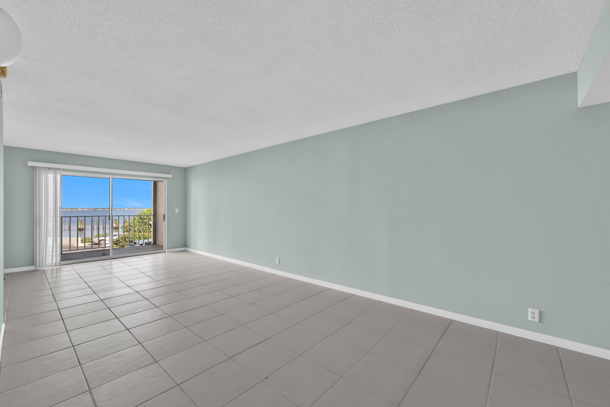 Living room & balcony - 2885 Palm Beach Blvd