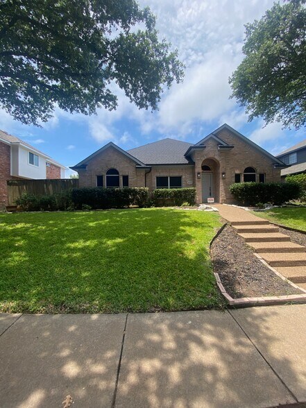 Building Photo - 4505 Scenic Dr