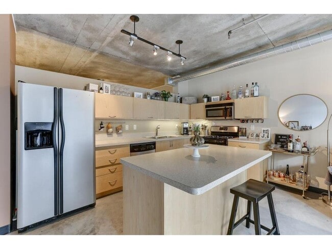 Building Photo - 730 N 4th St