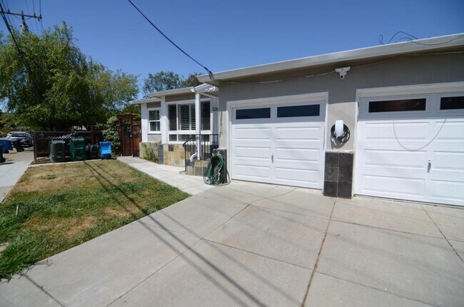 Building Photo - 126 22nd Ave