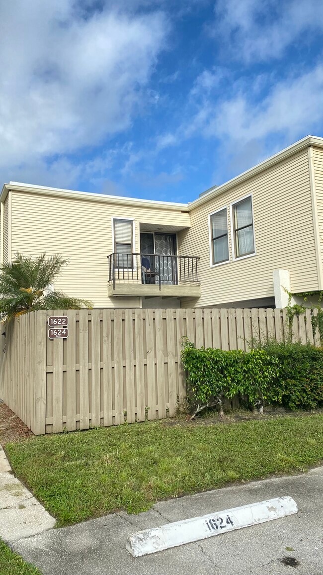 Primary Photo - 1622 Shaker Cir