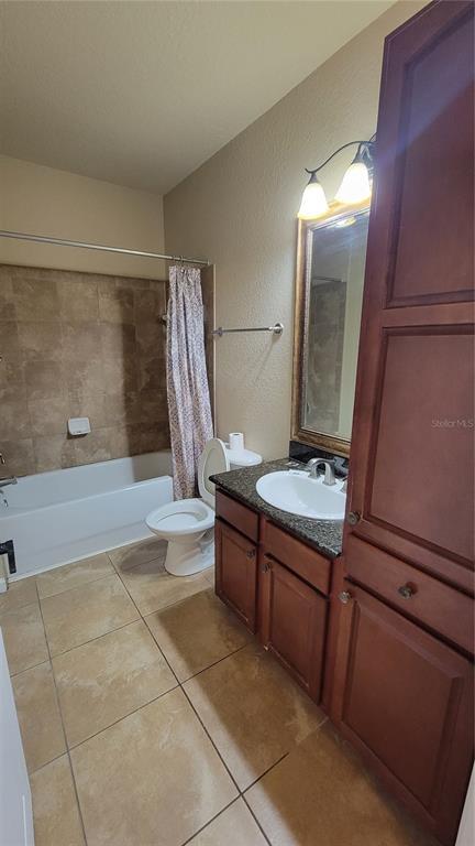 Building Photo - 914 Charo Pkwy