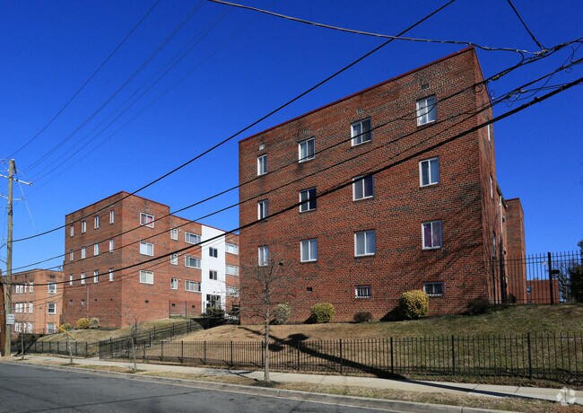 Primary Photo - 10 Halley Pl SE