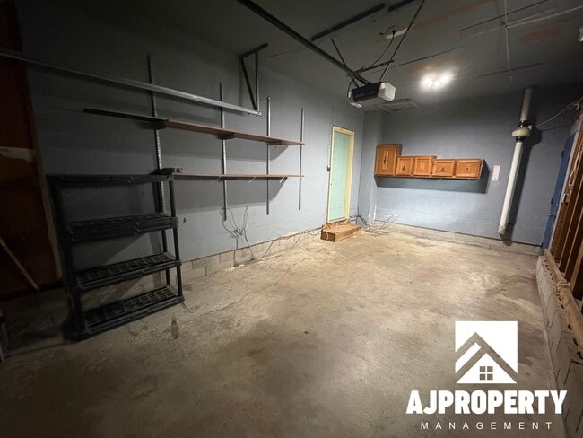 Building Photo - 422 S Lincoln Ave
