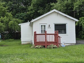 Building Photo - 204 Flora Dr