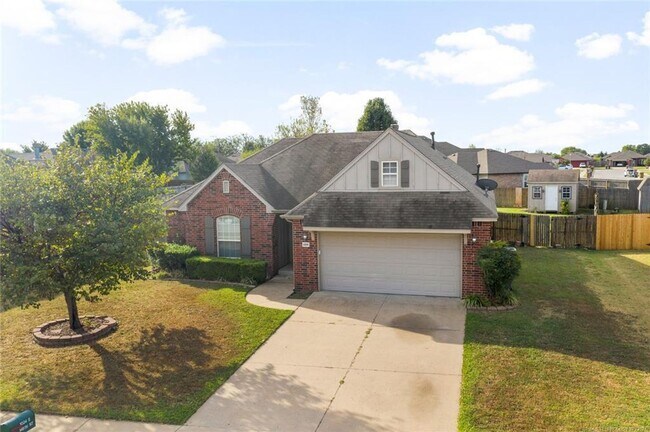 Building Photo - Glenpool Beauty!  3 Bedroom, 2 Bath Home