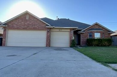 Building Photo - 617 Allison Ln