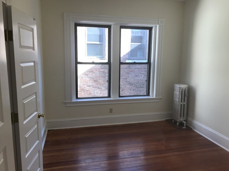 Building Photo - 1574 Beacon St