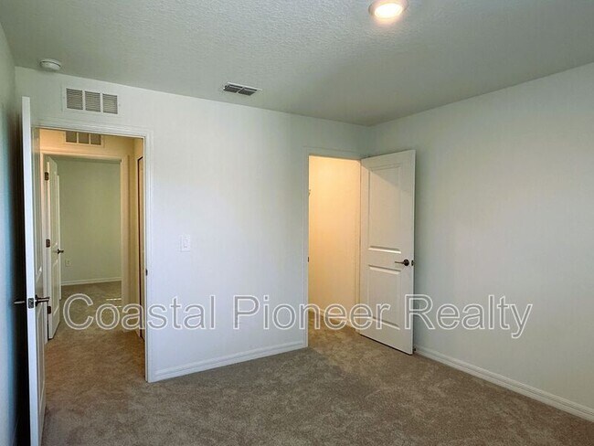 Building Photo - 17614 Pleasantview Blvd