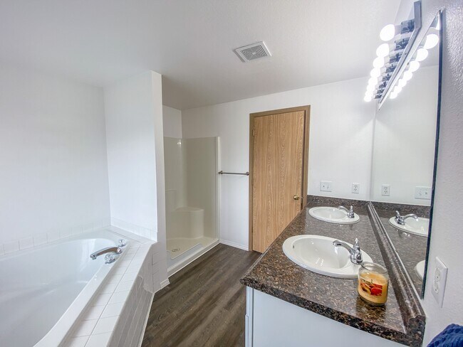 Masters full bath - 9010 174th Street Ct E