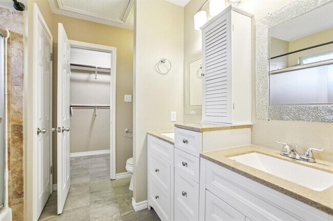 Building Photo - 1605 Lantern Light Dr