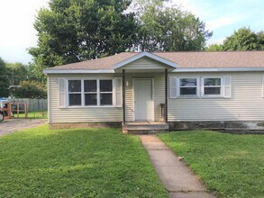 Building Photo - 728/730 Lee Ct.