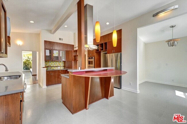 Building Photo - 2755 Carmar Dr