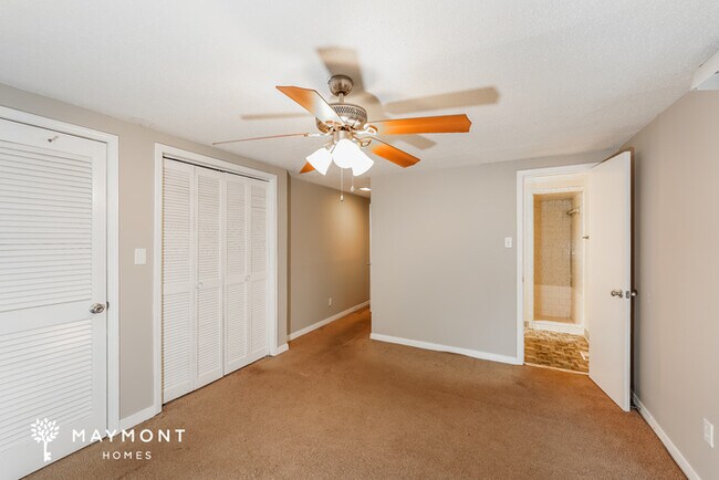 Building Photo - Charming Home on Overlook Dr