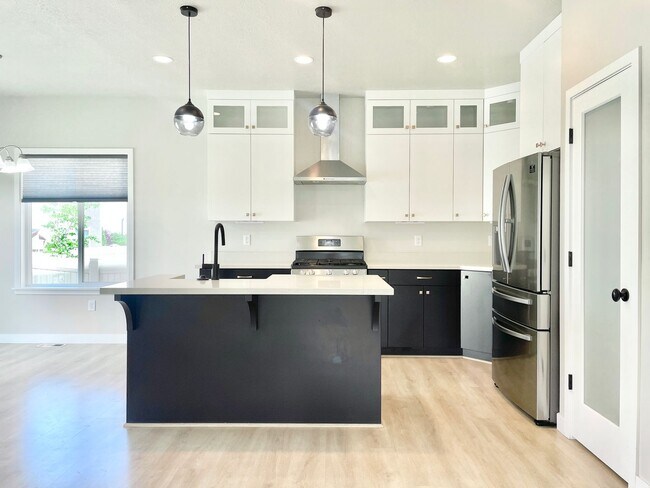 Building Photo - Modern Herriman Home at Big Bend Park!