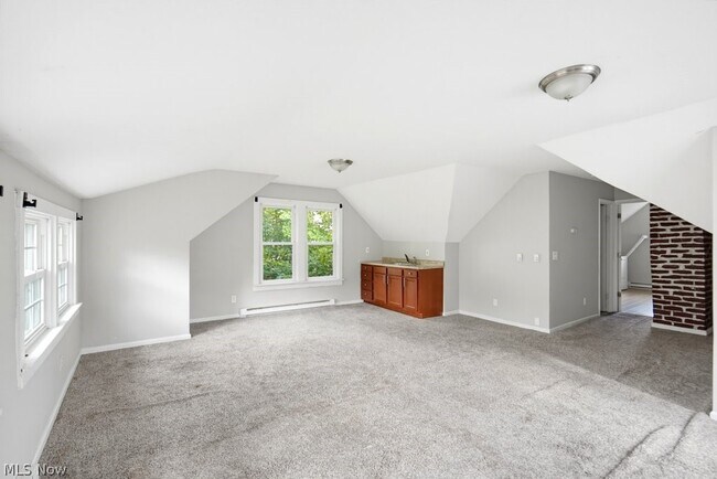 Building Photo - 3423 Beechwood Ave