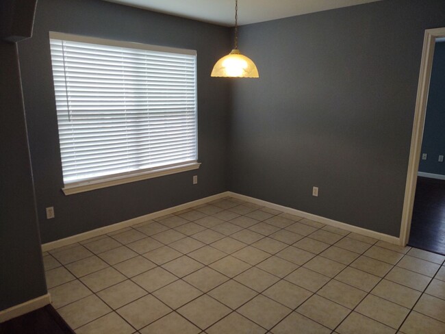 Building Photo - 707 STURGEN DR.