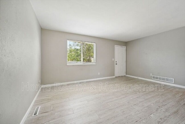 Building Photo - 10444 Hoyt Ct