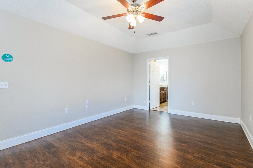 Building Photo - 264 Daisy Estates Dr