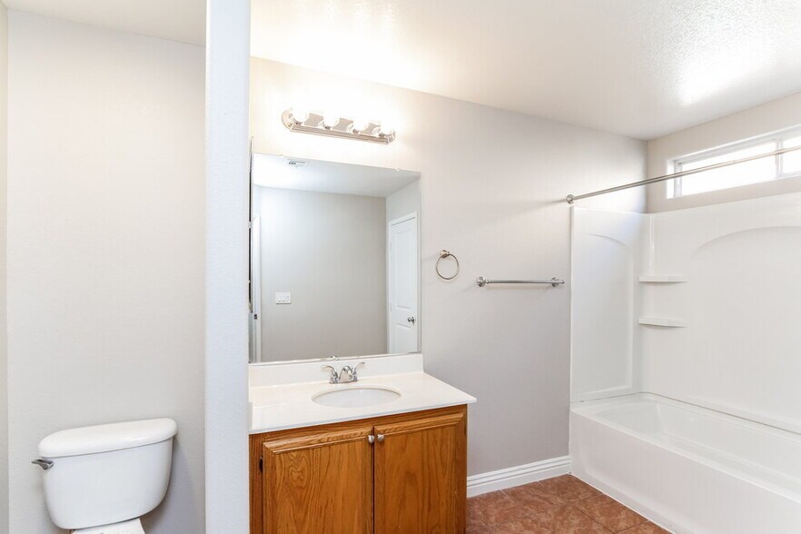 Building Photo - 84 Japonica Ave