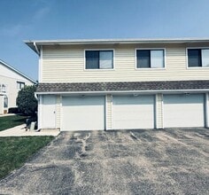 Building Photo - 724 Whitesail Dr