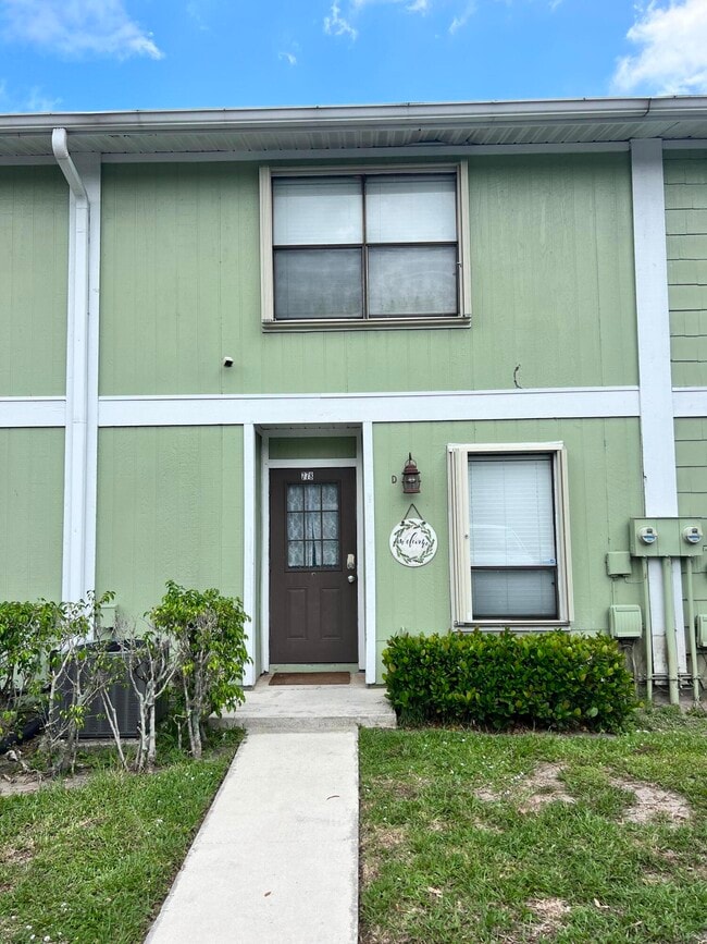 Building Photo - 778 Hill Dr