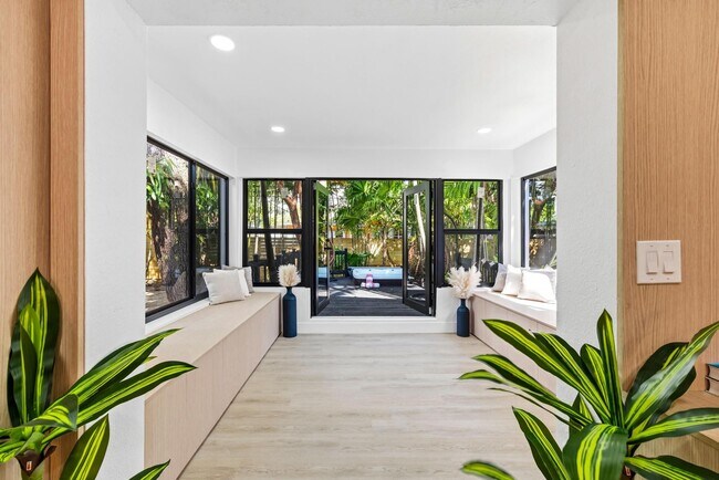 Building Photo - 751 NE 80th St