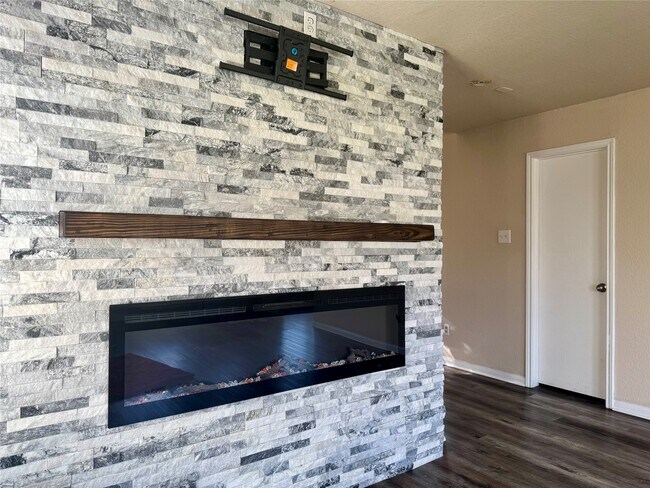 Building Photo - 4015 Redwood Arbor Ln