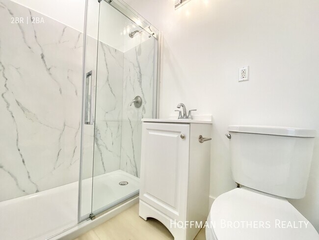 Building Photo - 865 N Las Palmas Ave