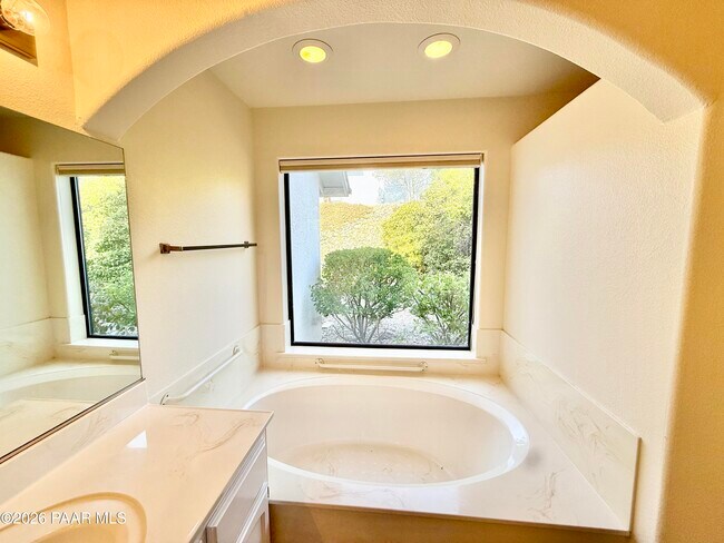 Building Photo - 352 Prescott Dr