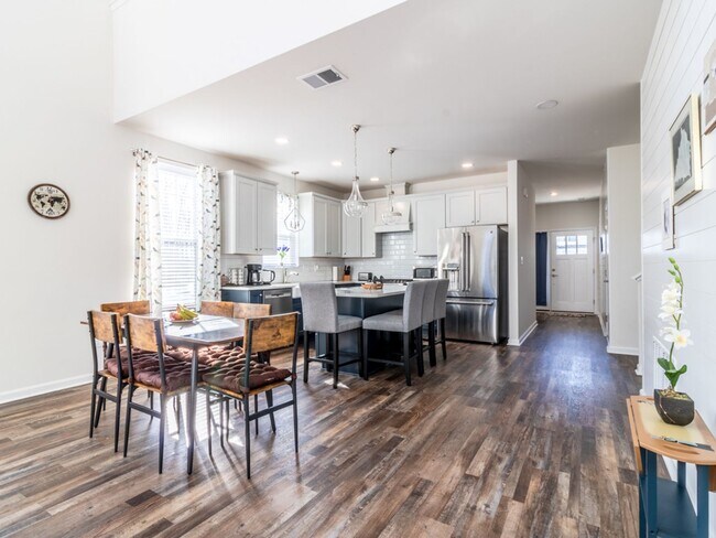 Building Photo - Year round - Furnished Townhome - Frankford