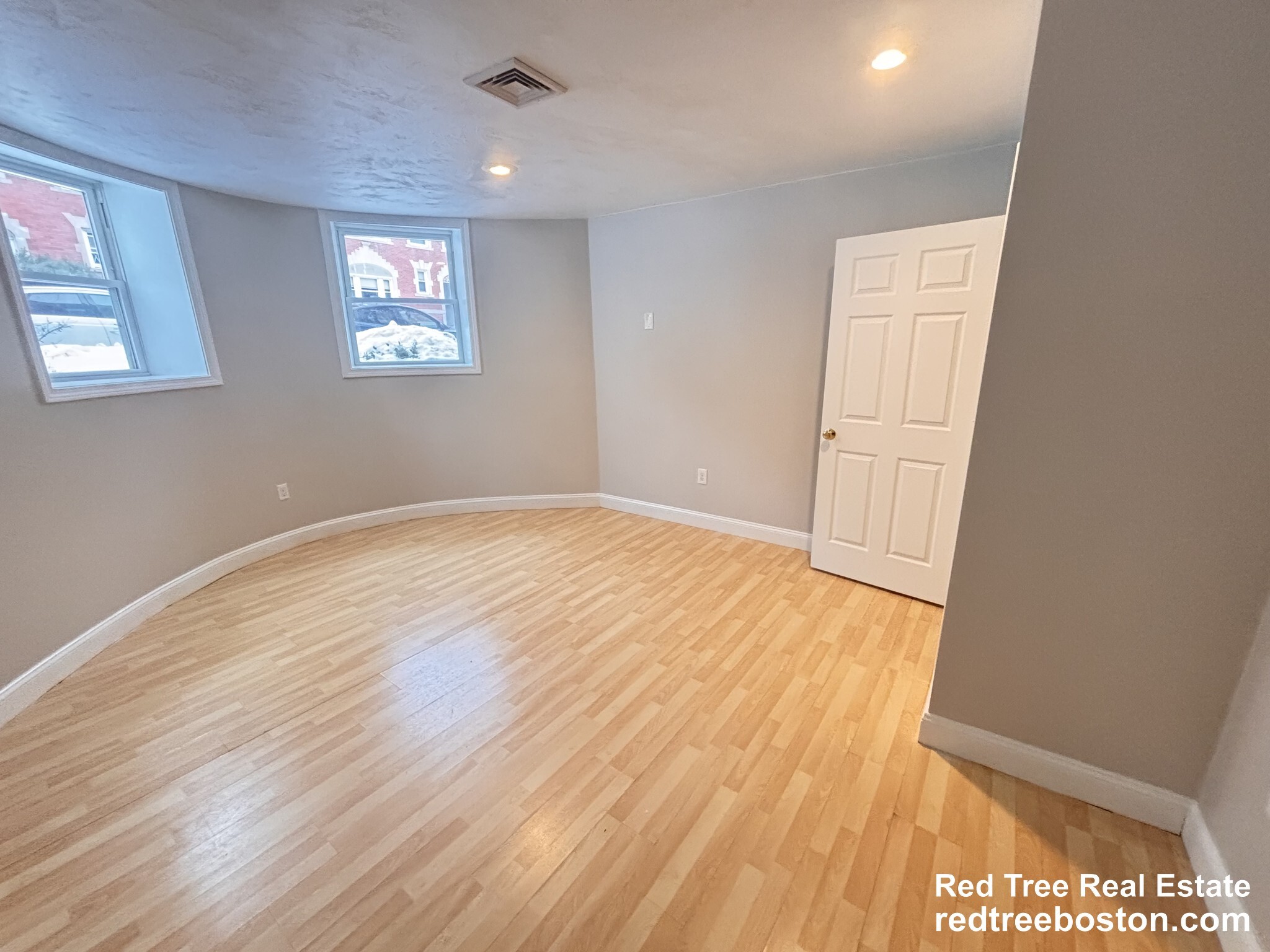 Building Photo - 10 Strathmore Rd