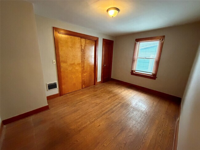Building Photo - 4250 Harding Dr