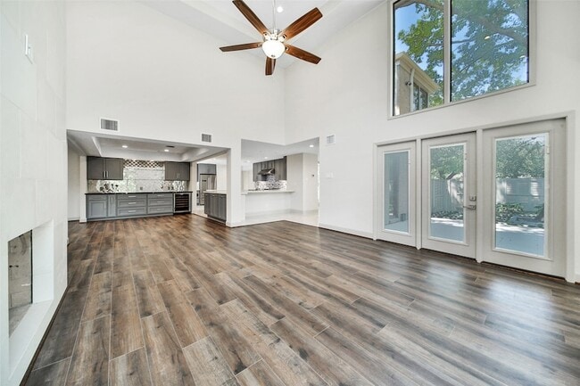 Building Photo - 15607 Memorial Dr