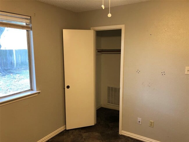 Building Photo - 15003 Cypress Ridge Dr