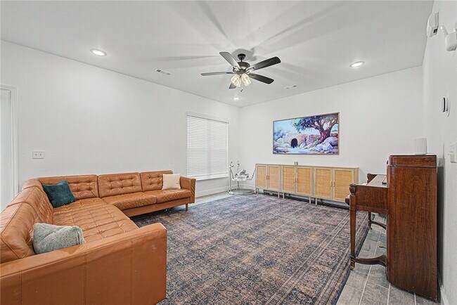 Building Photo - 2070 Wildflower Dr