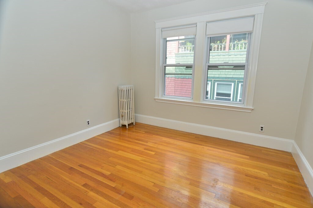 Building Photo - 89 Rockview St