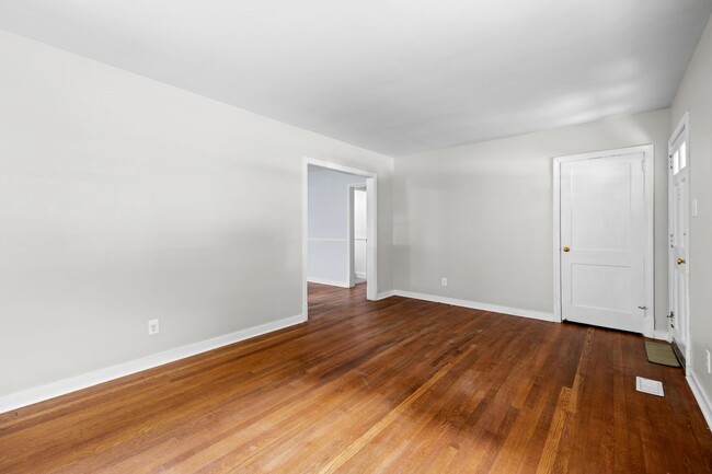 Building Photo - Quaint 2 Bedroom 1 Bath Home in Henrico!!